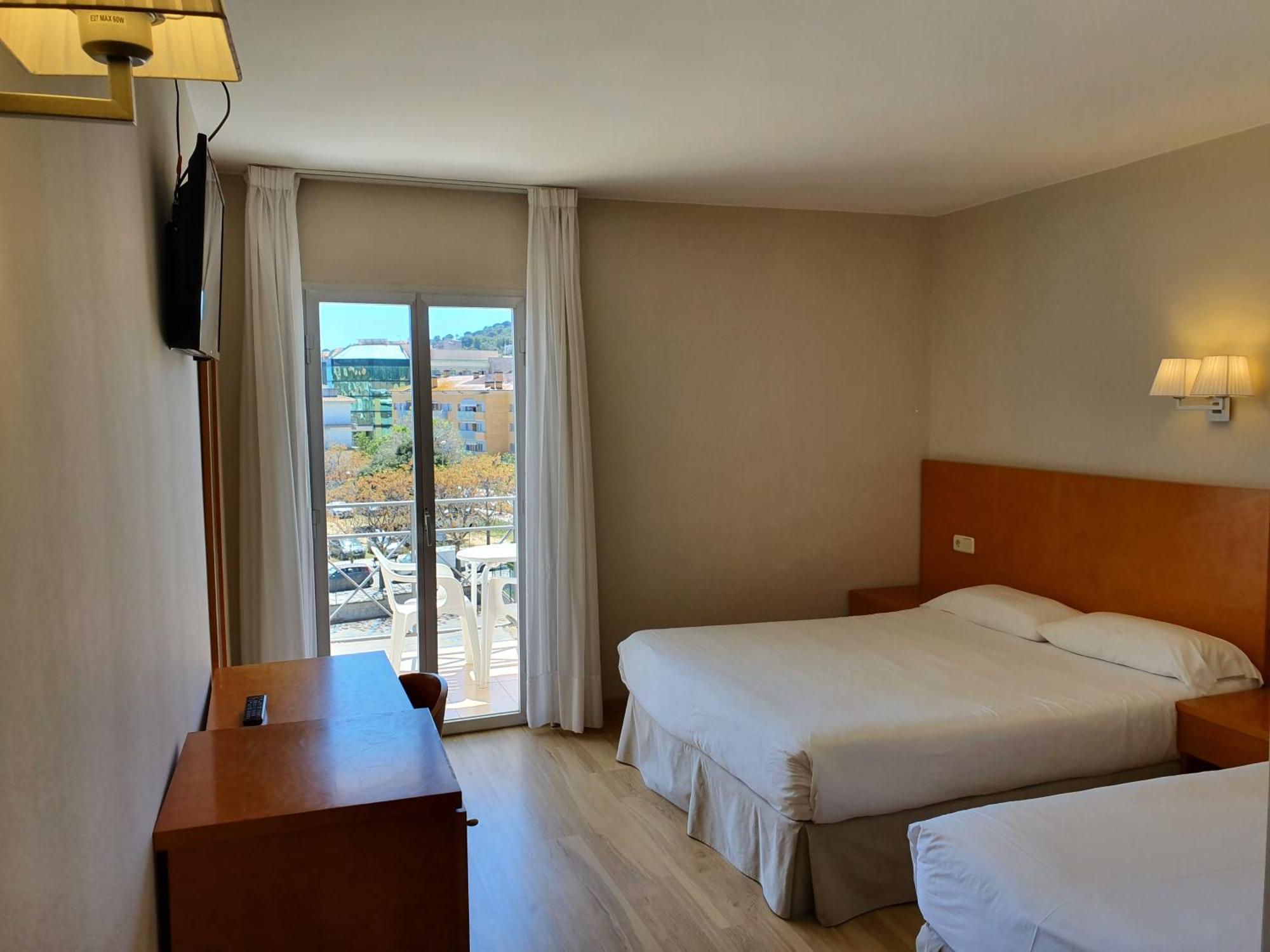 Dreibettzimmer mit Balkon